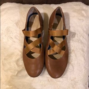 Hush Puppy Ballet Look Camel Colored Flats Sz 9.5